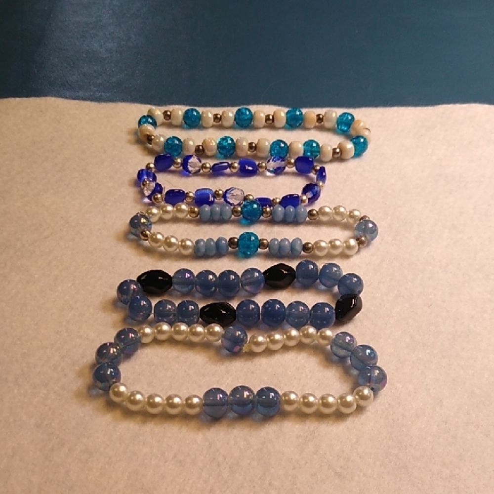Elegant Blue and White Beaded Stretch Bracelet Group